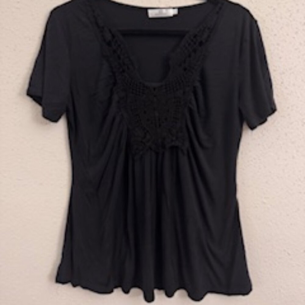Blusa Negra con Encaje Boho Chic (Black Boho Lace Detail Top)